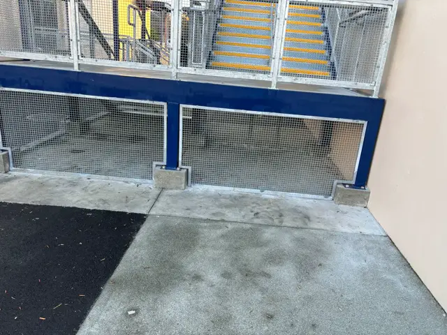 Mesh stairwell enclosure
